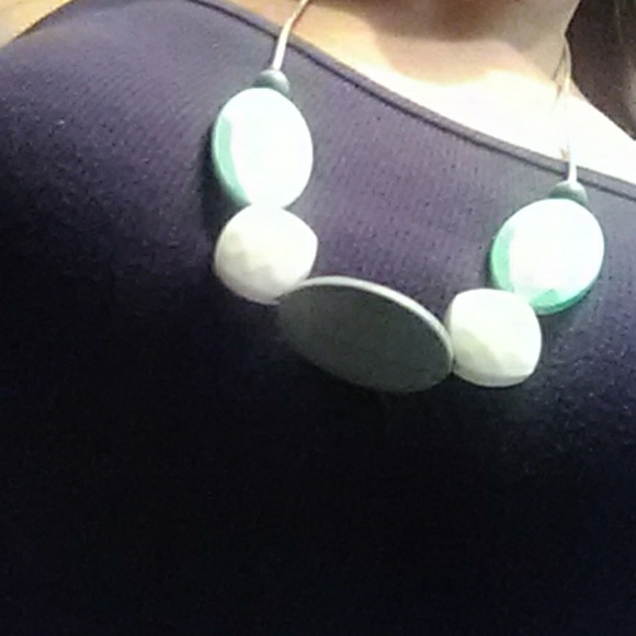 Silicone teething Necklace - Picture 2 of 4